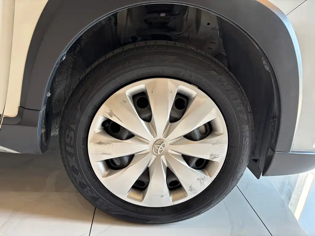 Toyota Yaris L 2022 — фото 18