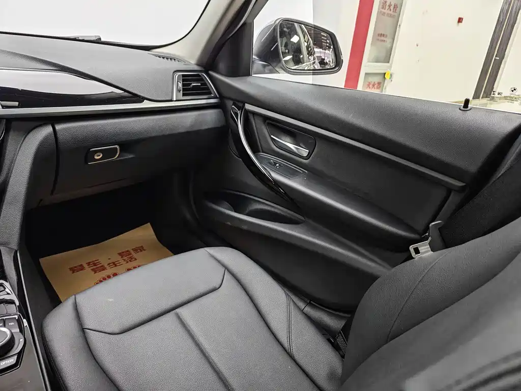 BMW 3 Series 2017 — фото 11