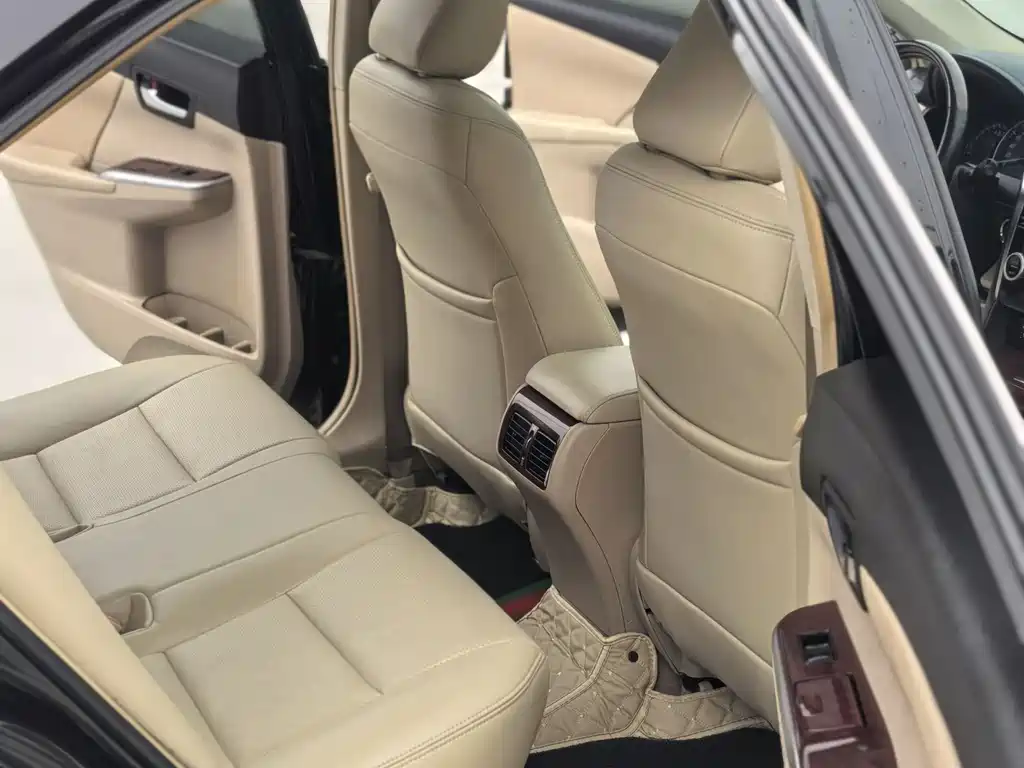 Toyota Camry 2013 — фото 14
