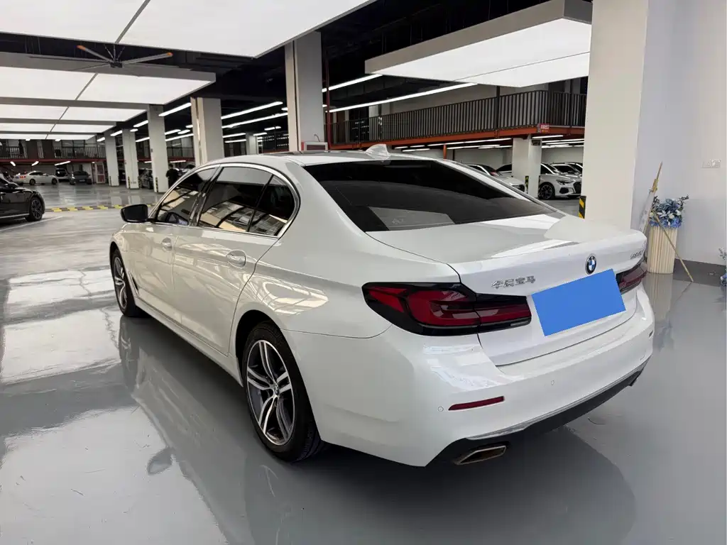 BMW 5 Series 2023 — фото 18