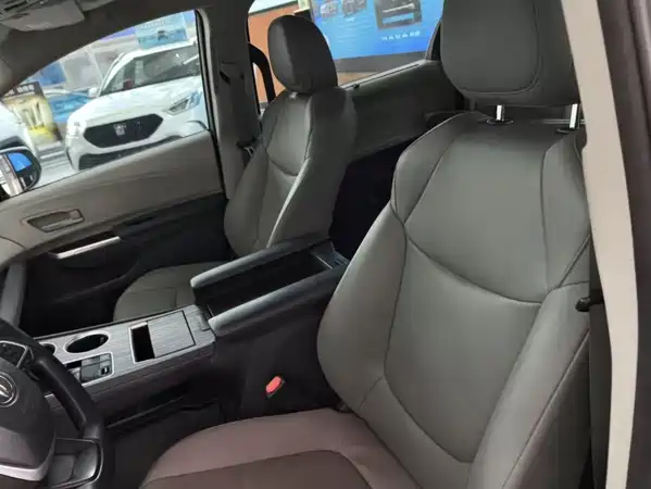 Toyota Granvia 2024