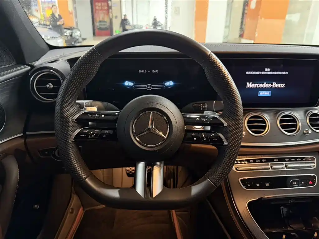 Mercedes-Benz E-Class 2023 — фото 10