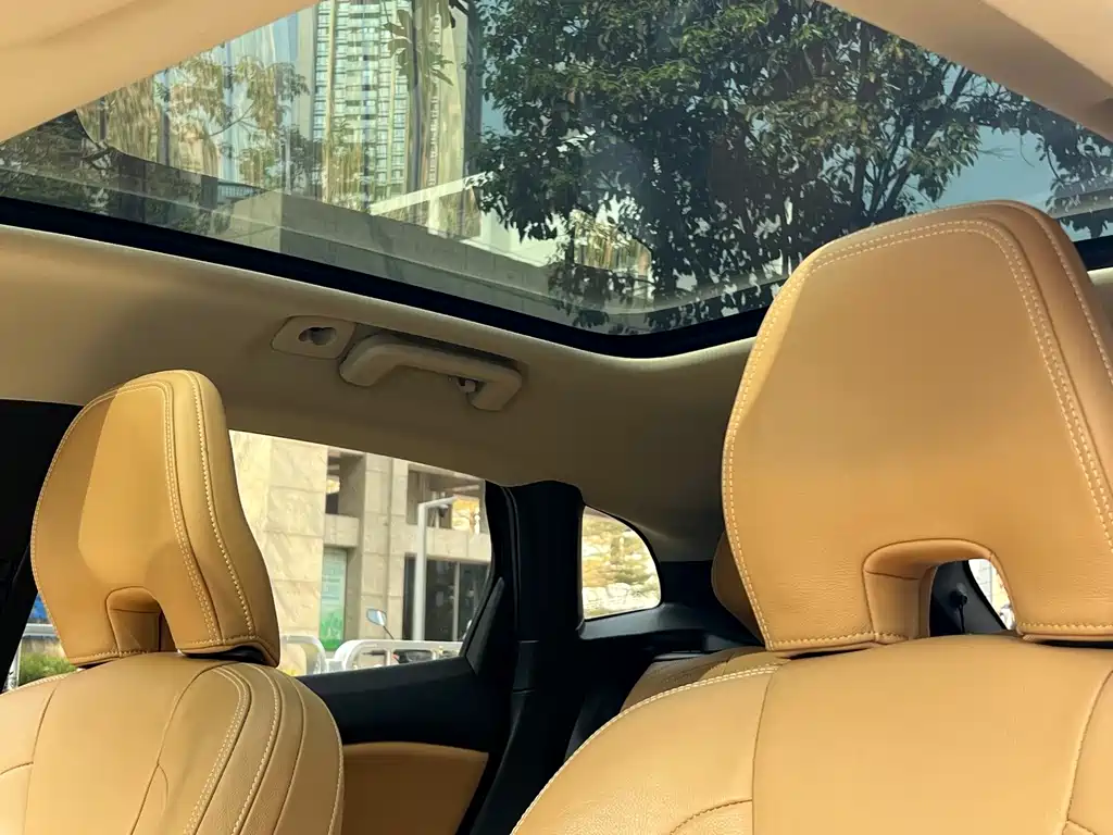 Volvo V40 2018 — фото 13