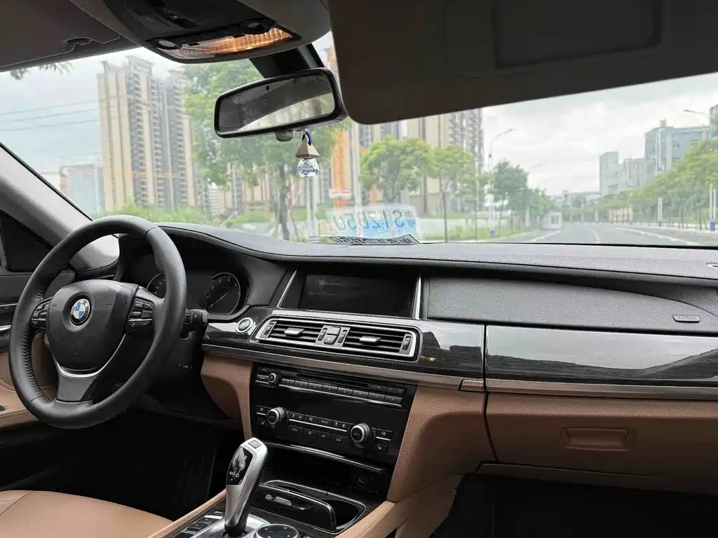 BMW 7 Series 2015 — фото 17