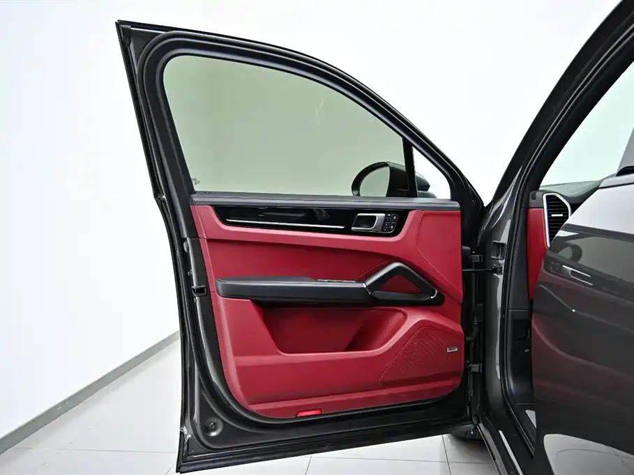 Porsche Cayenne Hybrid 2023 — фото 20