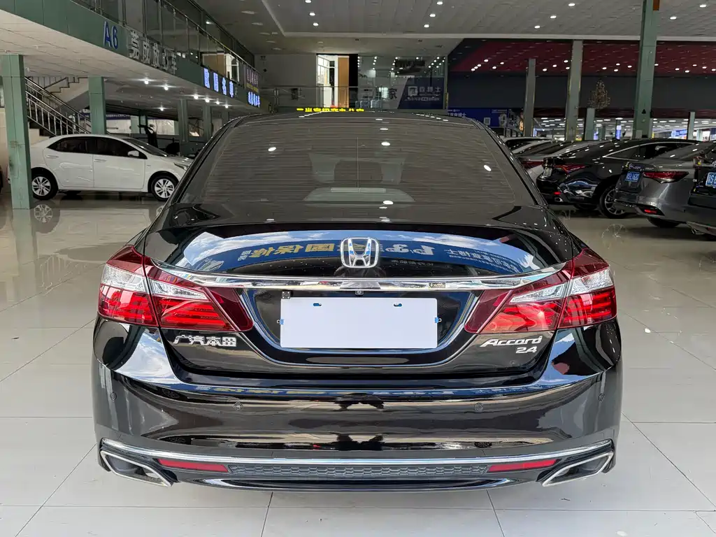 Honda Accord 2016 — фото 13