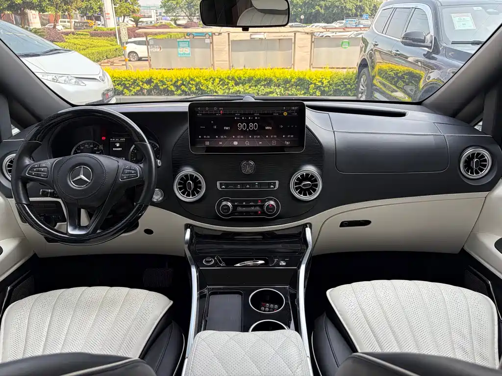 Mercedes-Benz Vito 2023 — фото 16