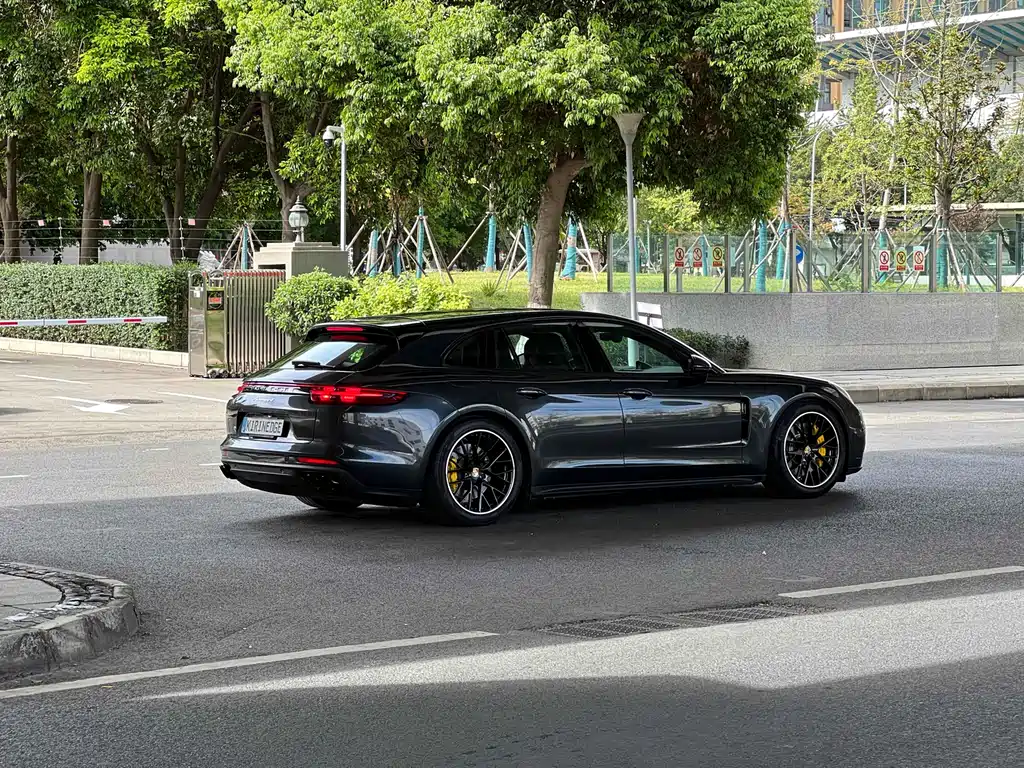 Porsche Panamera 2018 — фото 24