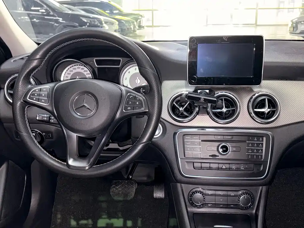 Mercedes-Benz GLA 2016 — фото 10