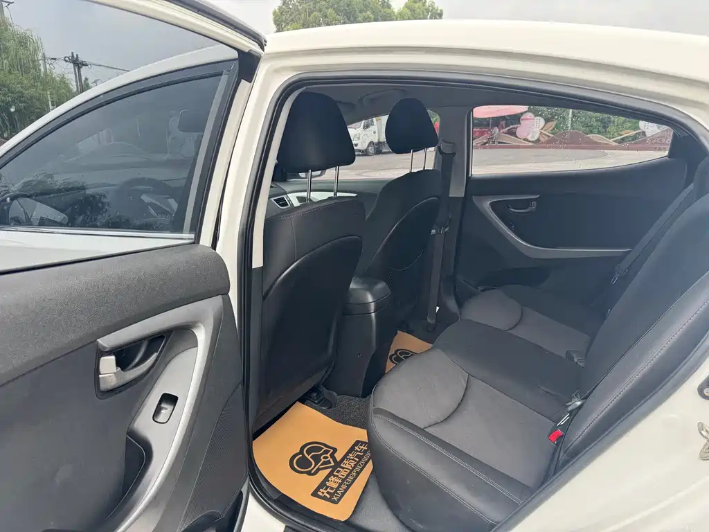 Hyundai Elantra Langdong 2017 — фото 13