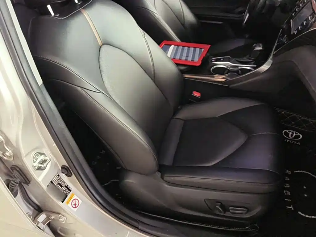 Toyota Camry 2018 — фото 25