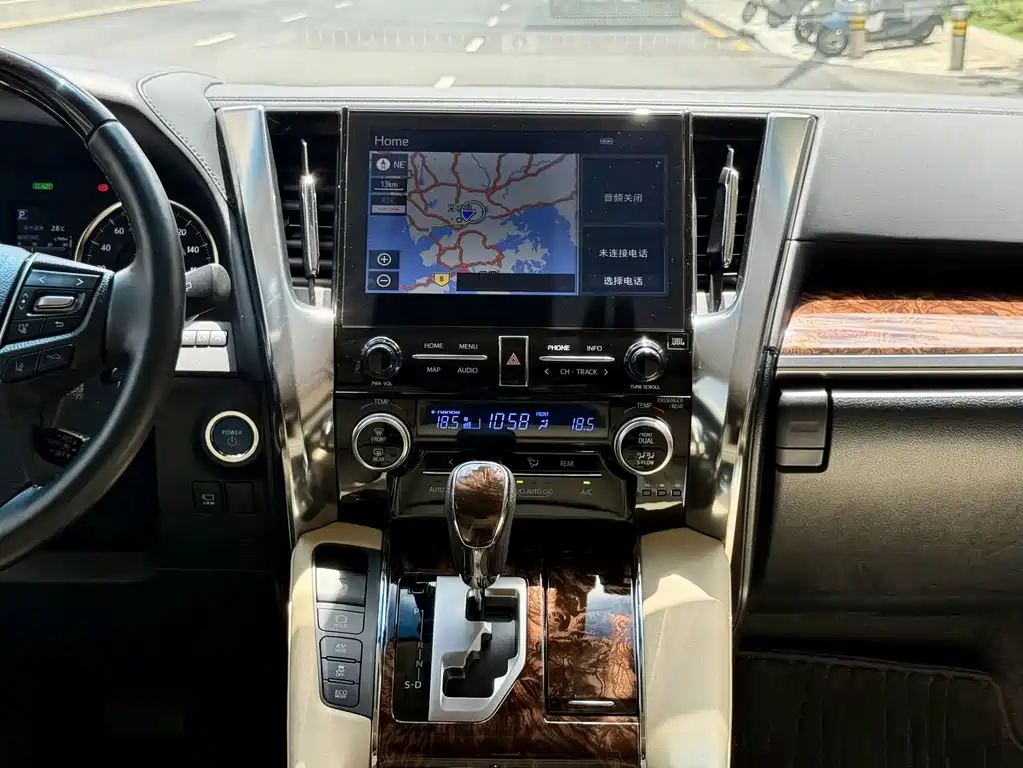 Toyota Alphard 2022 — фото 17