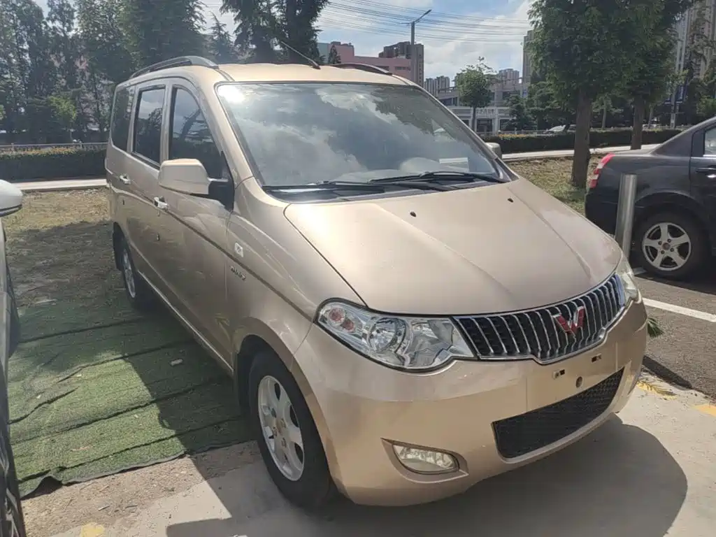 Wuling Hongguang 2015 — фото 22