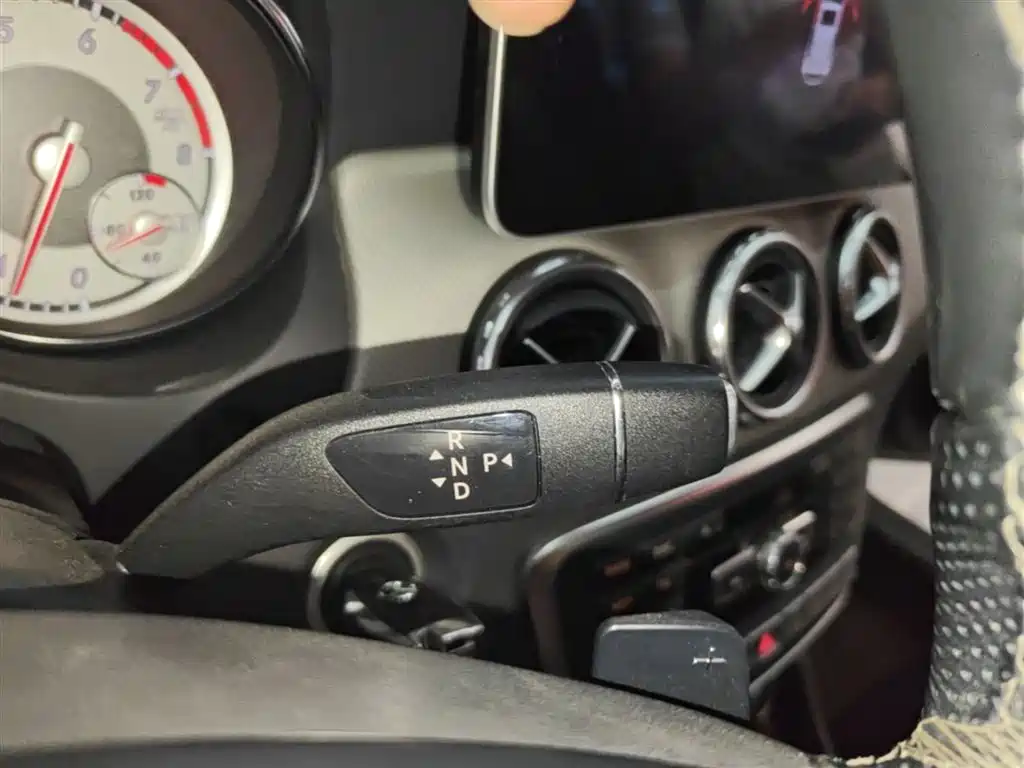 Mercedes-Benz GLA 2015 — фото 14