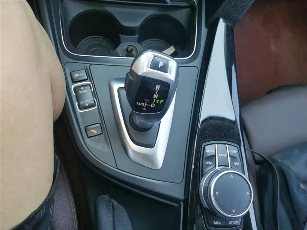 BMW 3 Series 2019 — фото 14