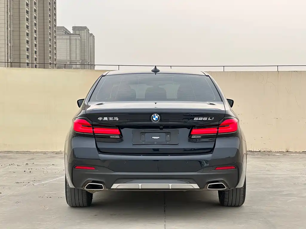 BMW 5 Series 2022 — фото 11