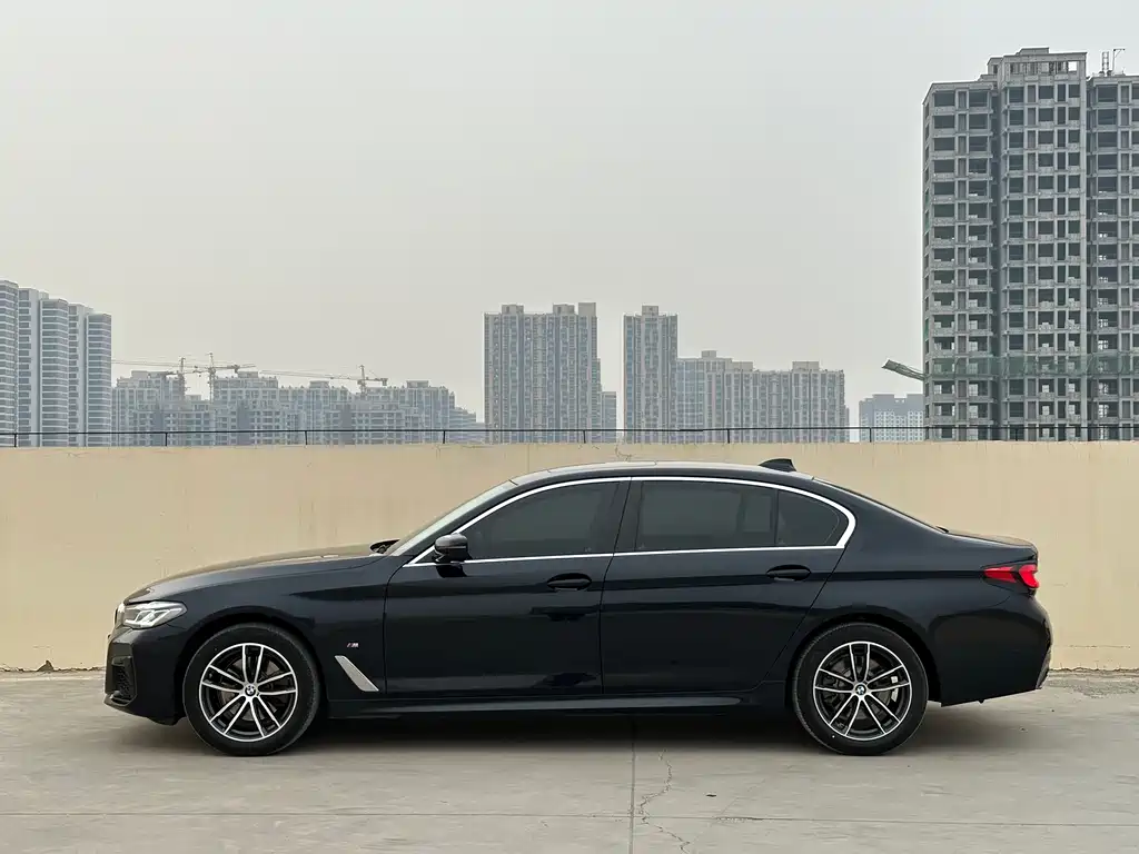 BMW 5 Series 2022 — фото 13