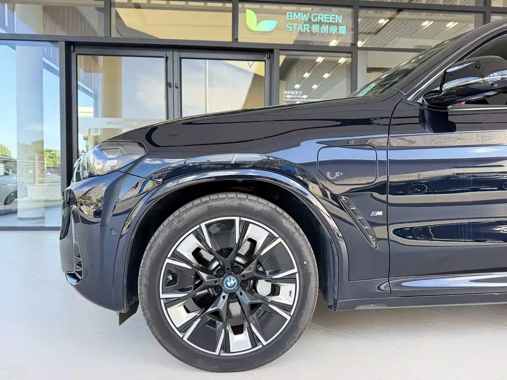 BMW iX3 2025 — фото 4