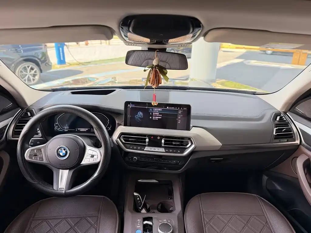 BMW iX3 2025 — фото 10