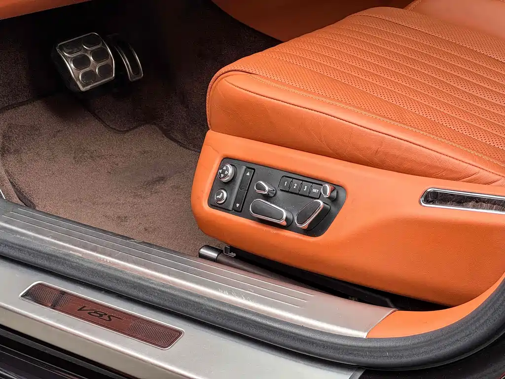 Bentley Flying Spur 2018 — фото 14