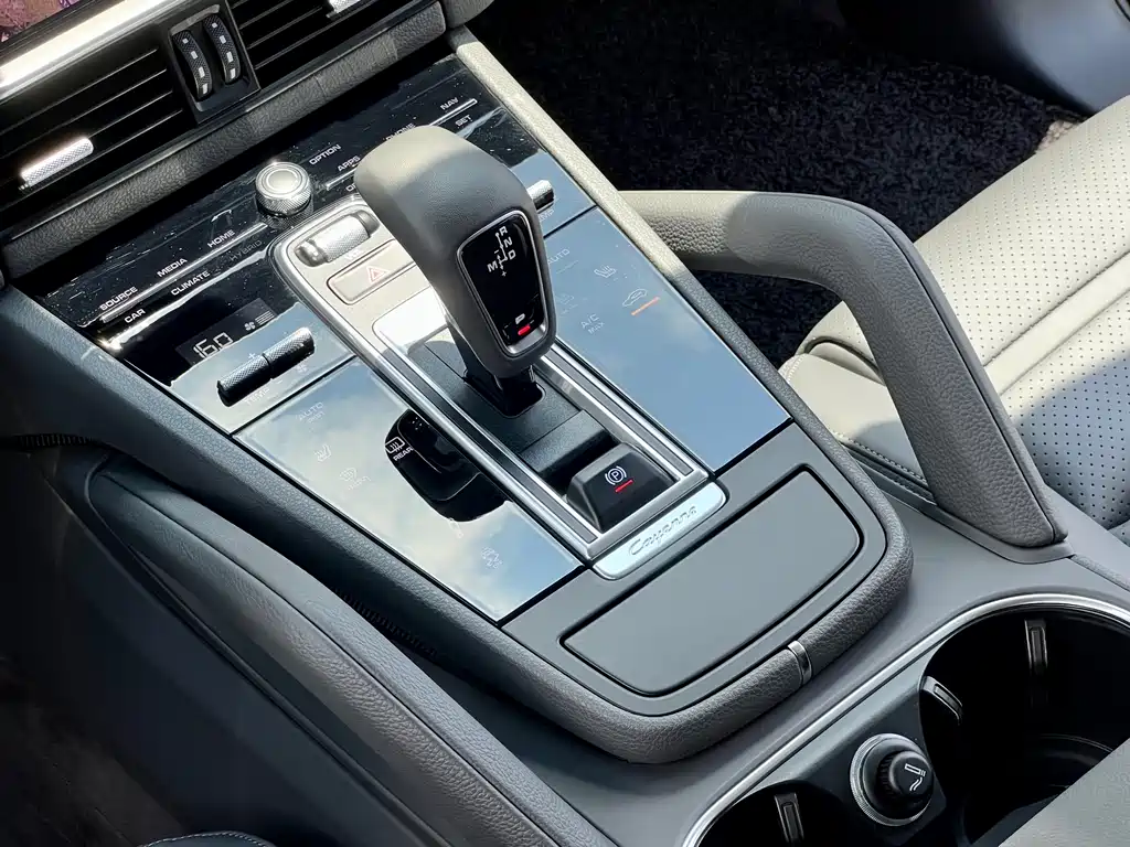 Porsche Cayenne 2019 — фото 16