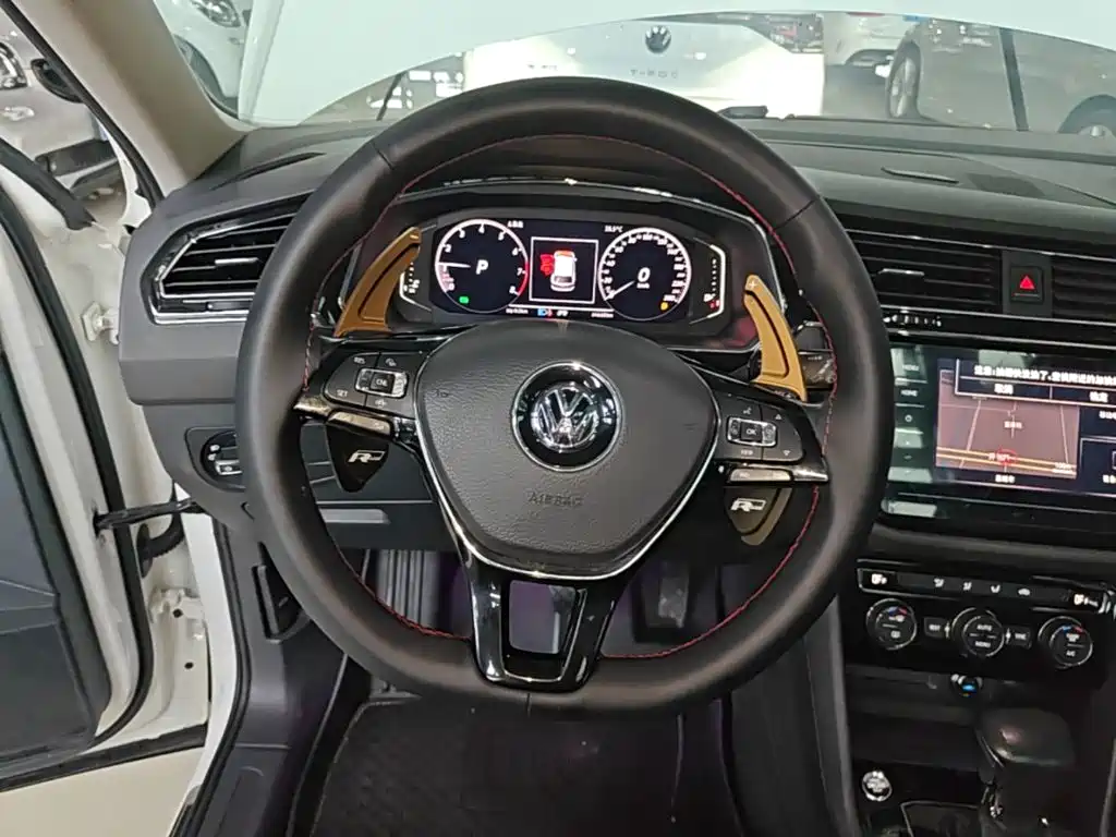 Volkswagen Tiguan L 2020 — фото 11