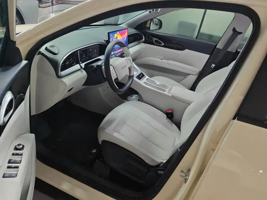 Geely Galaxy Starwish 2025 — фото 9