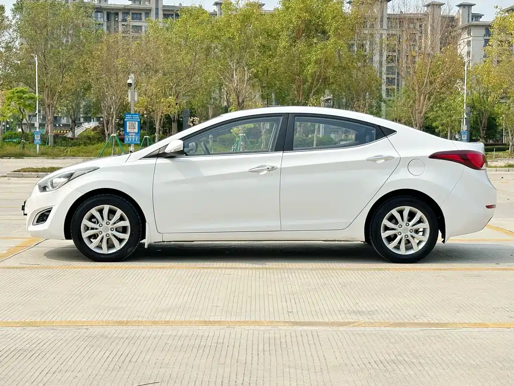 Hyundai Elantra Langdong 2016 — фото 17