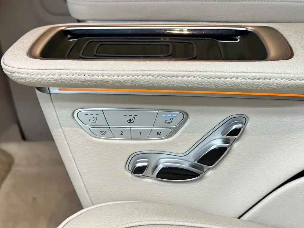 Mercedes-Benz V-Class 2023 — фото 22