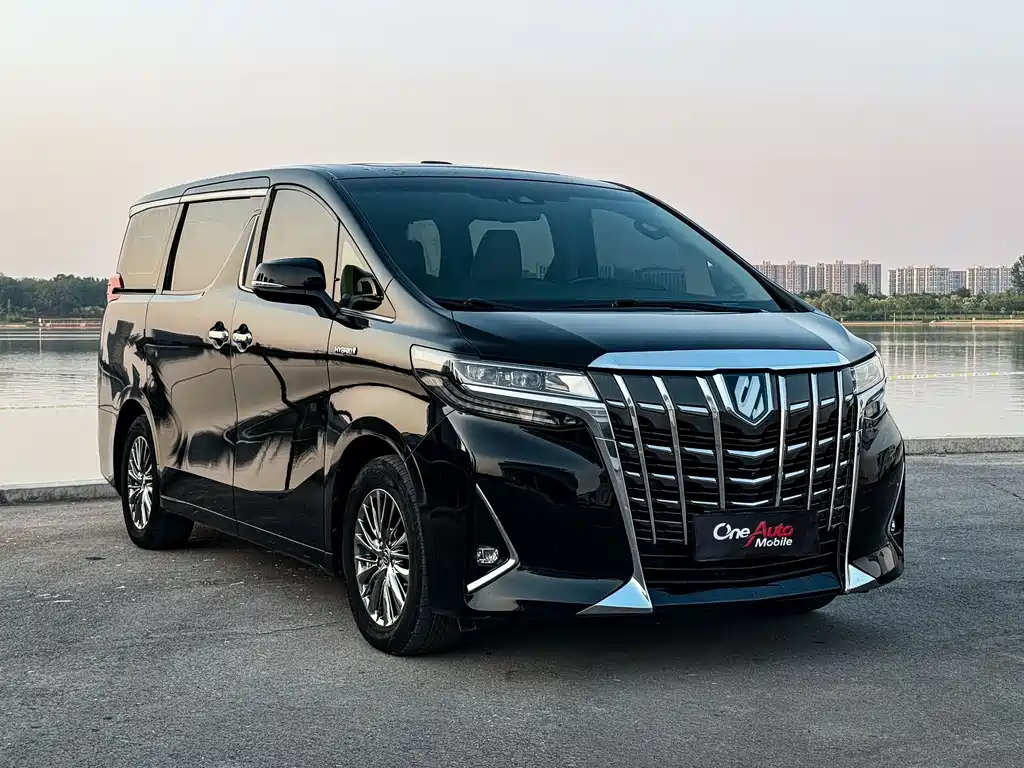 Toyota Alphard 2023 — фото 3