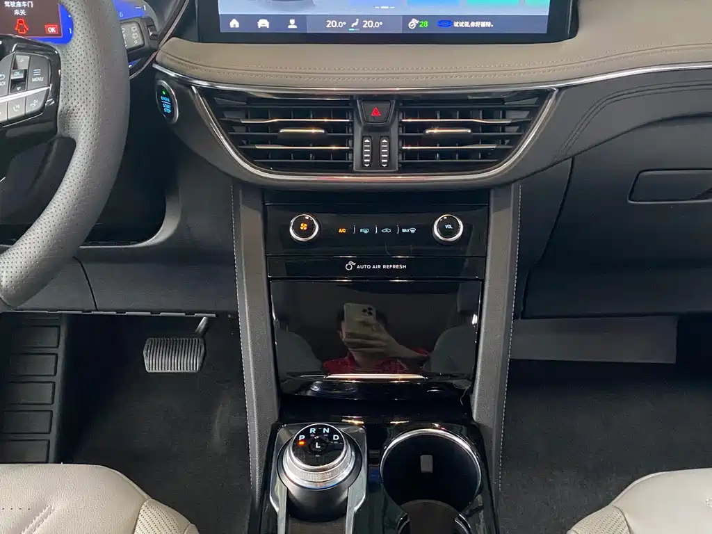 Ford Escape 2020 — фото 15