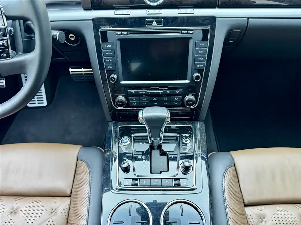 Volkswagen Phaeton 2016 — фото 12