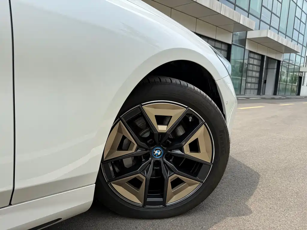 BMW i5 2024 — фото 8