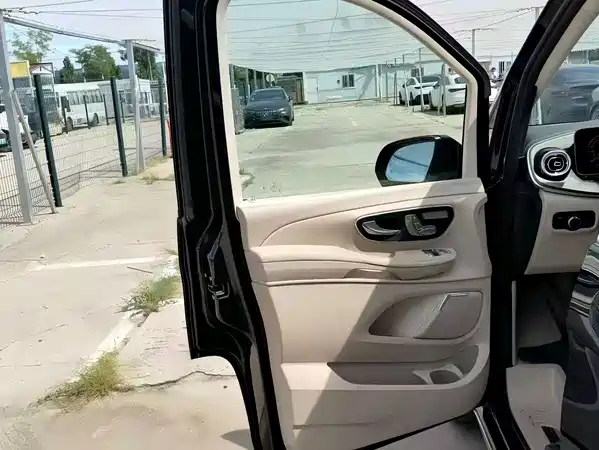 Mercedes-Benz V-Class 2025