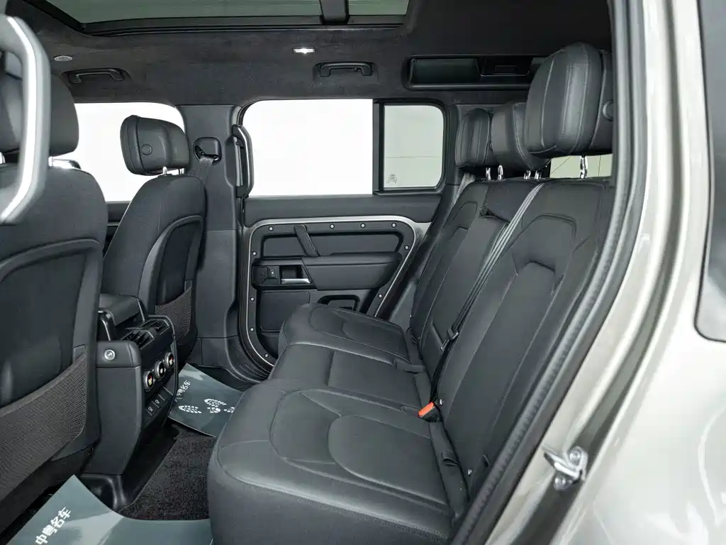 Land Rover Defender 2024 — фото 11