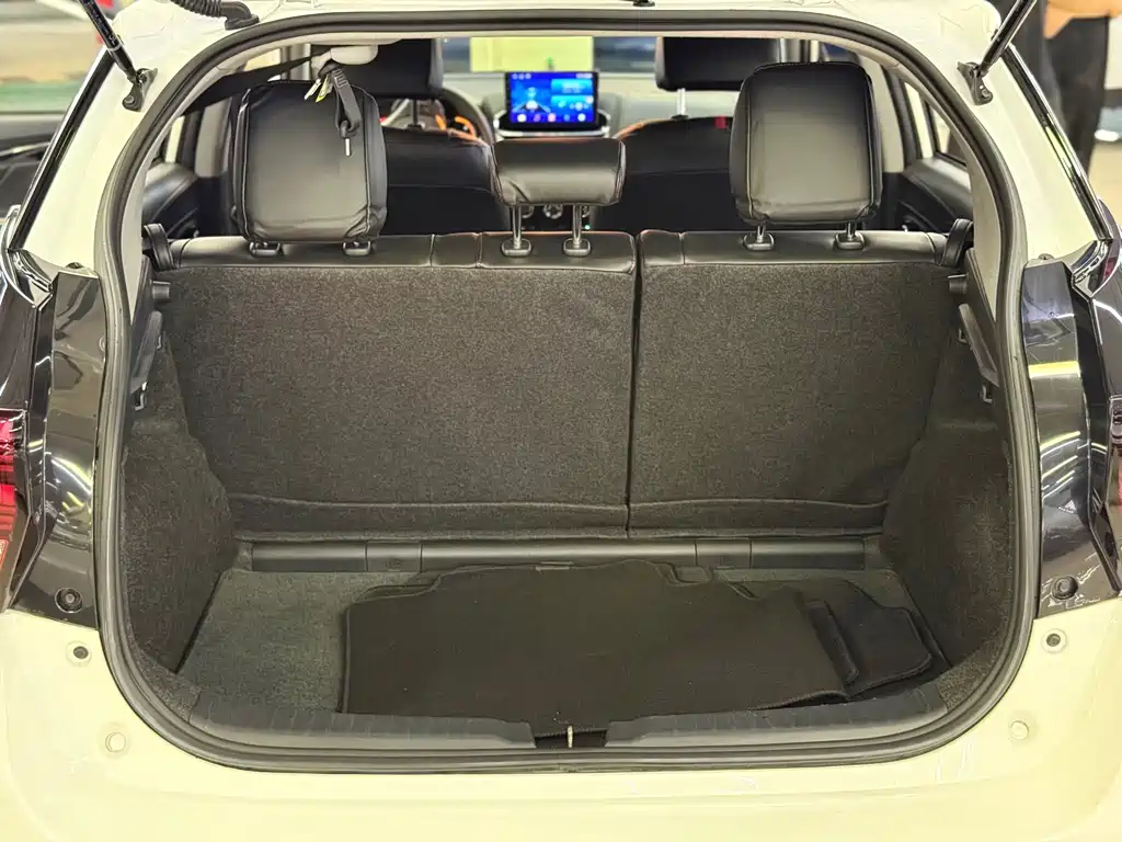 Toyota Yaris L 2021 — фото 21