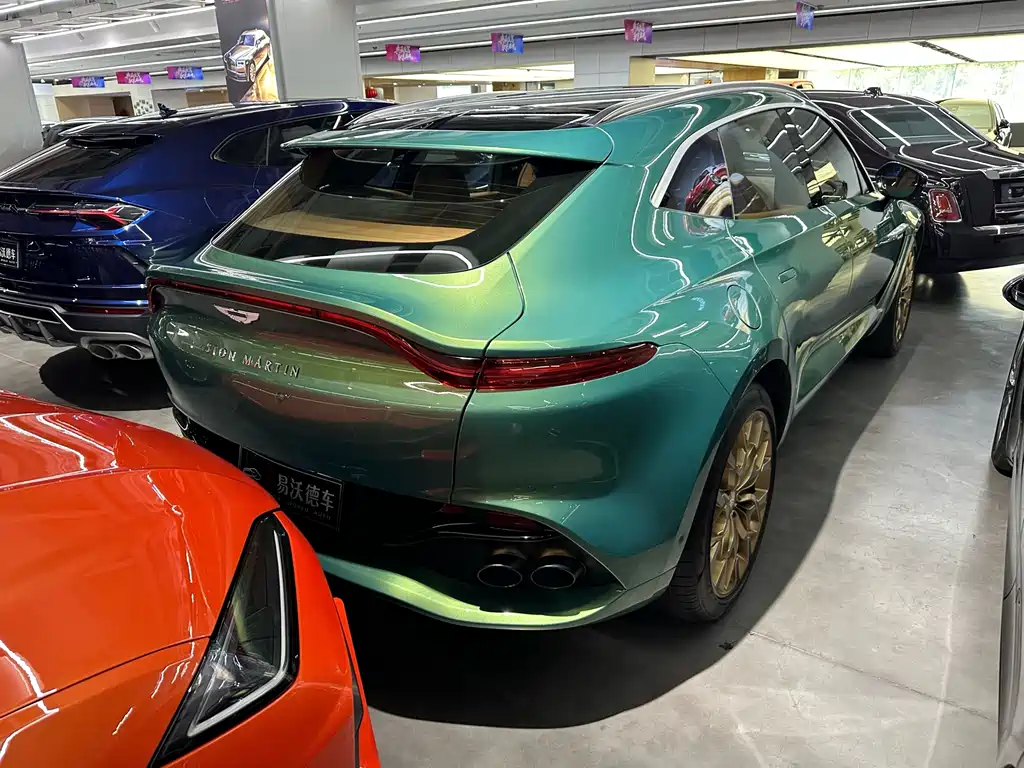 Aston Martin DBX 2023