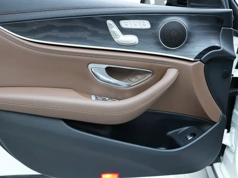 Mercedes-Benz E-Class 2022 — фото 17