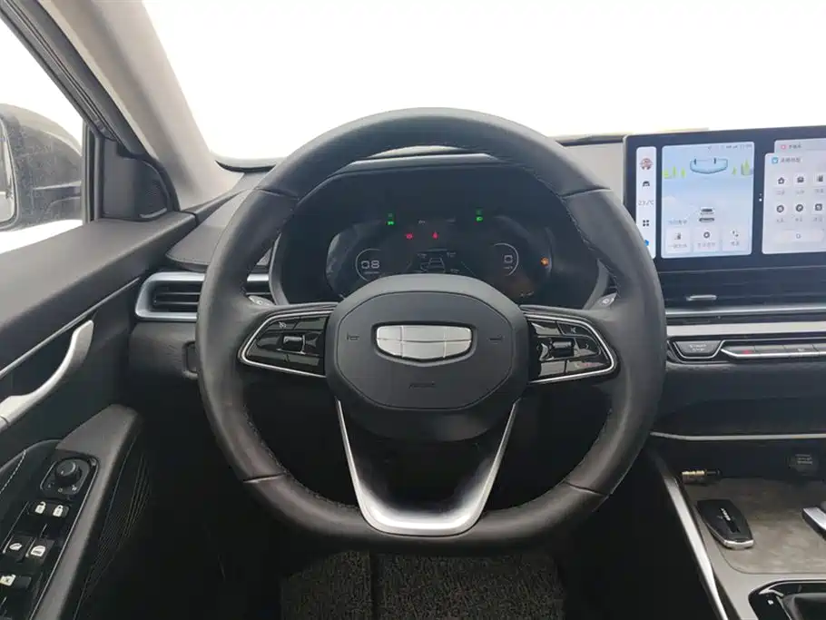 Geely Emgrand 2025 — фото 15