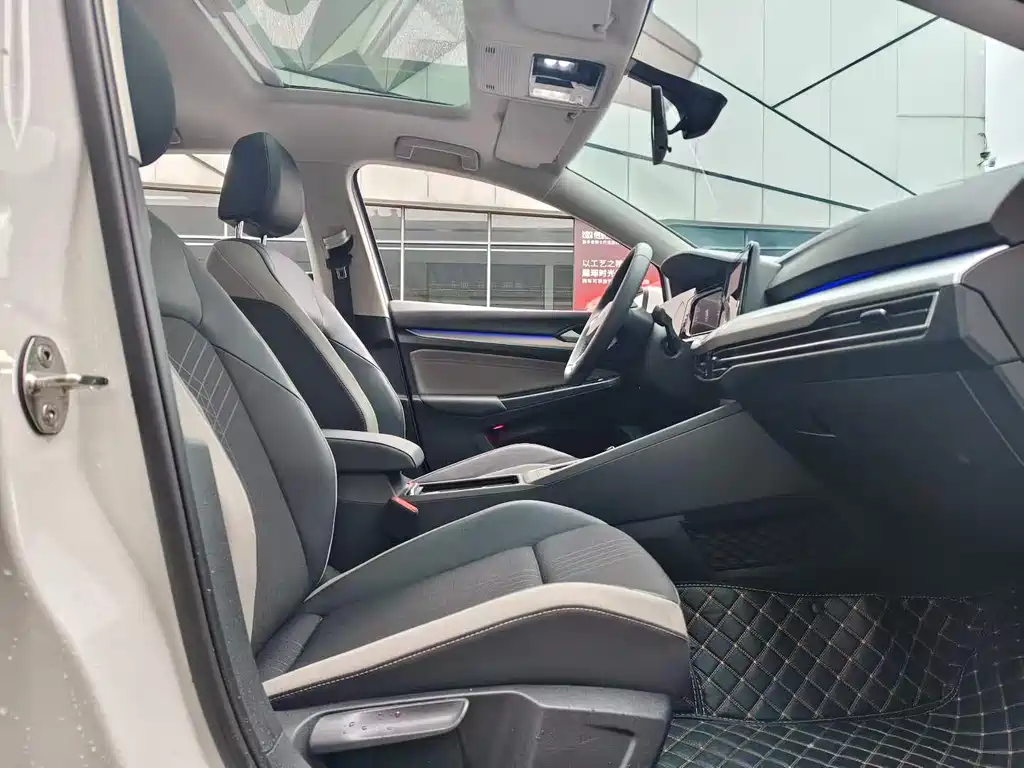 Volkswagen Golf 2025