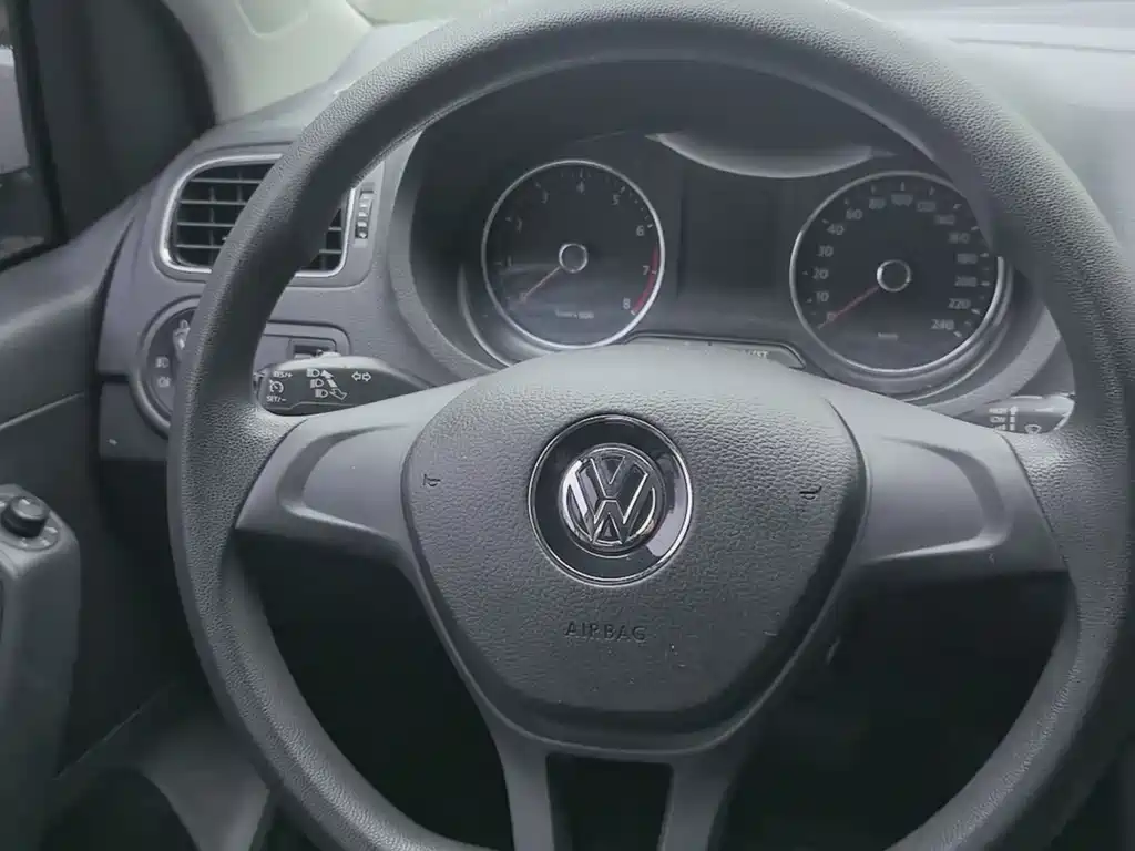 Volkswagen Polo 2015 — фото 15