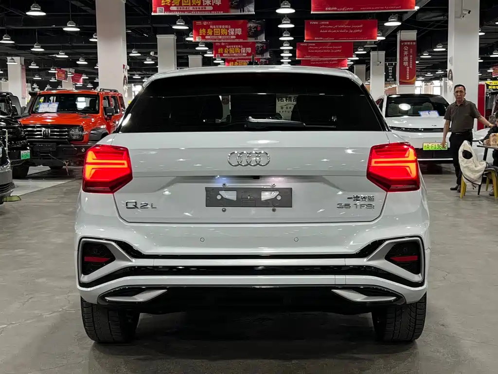 Audi Q2L 2022 — фото 4