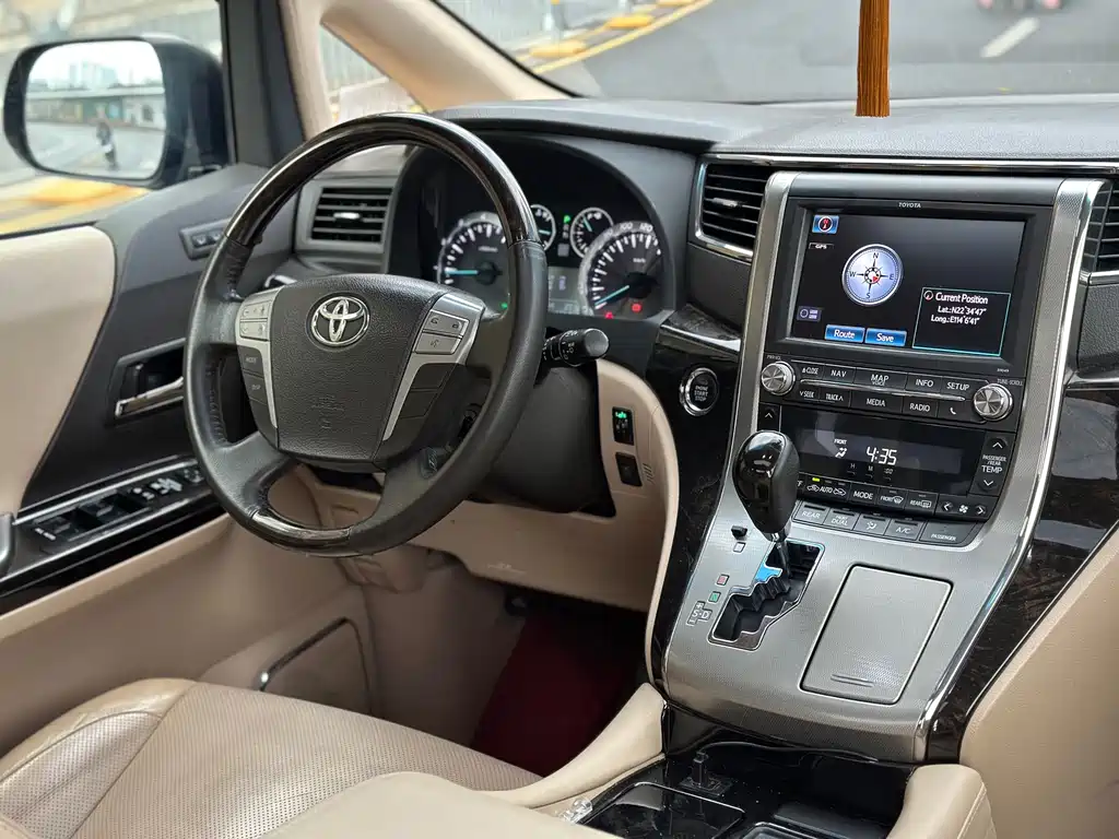 Toyota Alphard 2015 — фото 11