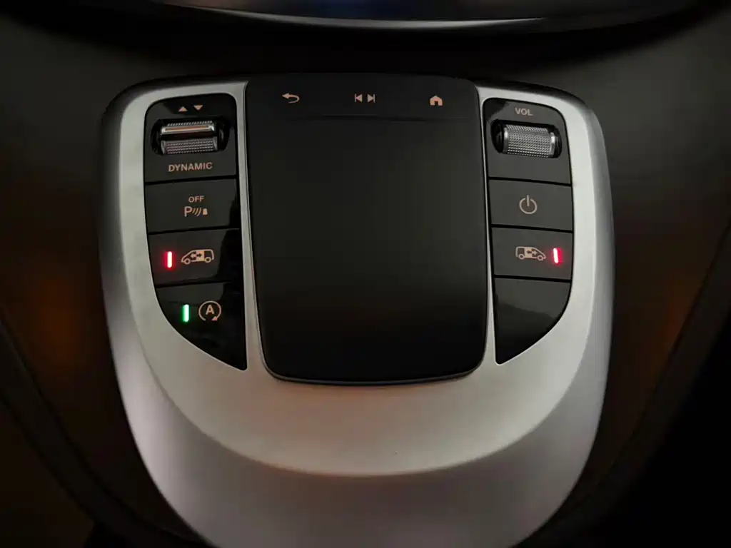 Mercedes-Benz V-Class 2022 — фото 16