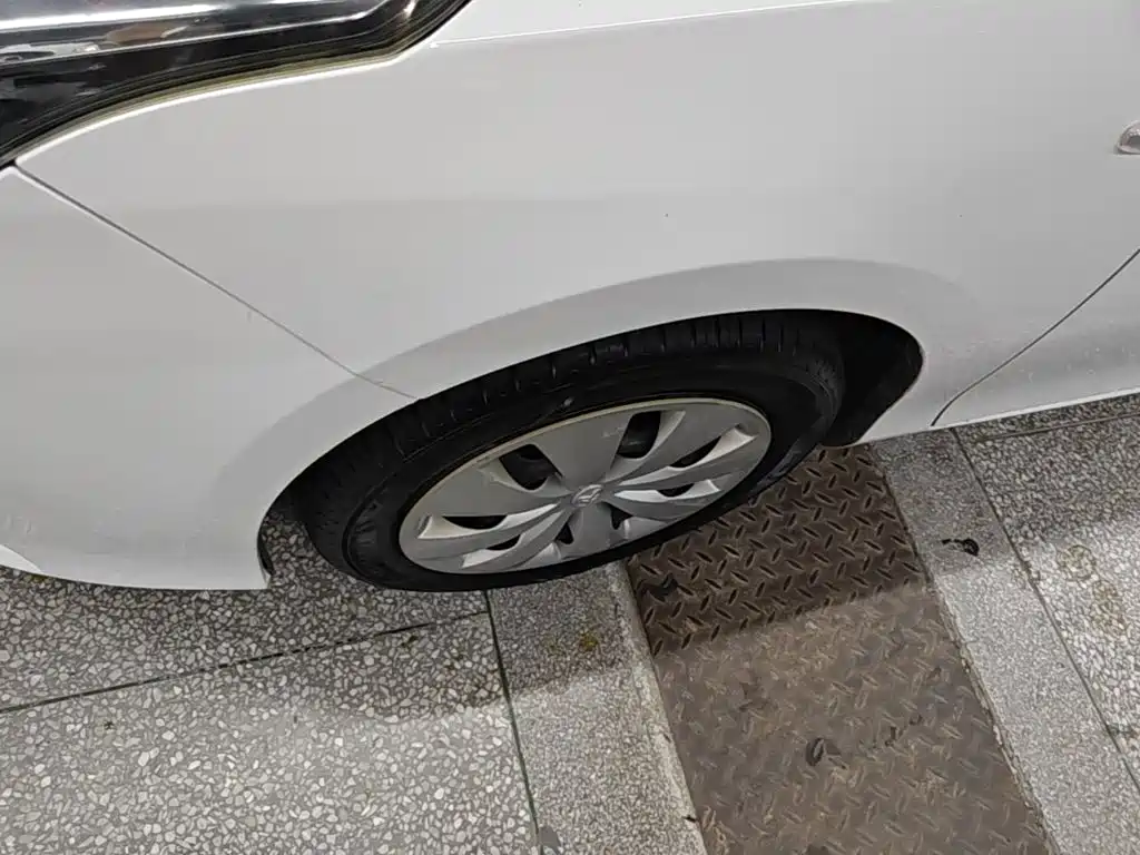 Toyota Yaris L 2017 — фото 23