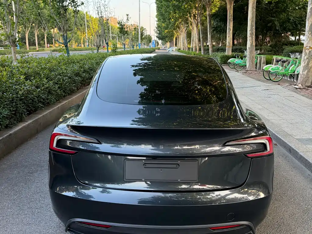 Tesla Model 3 2025 — фото 11