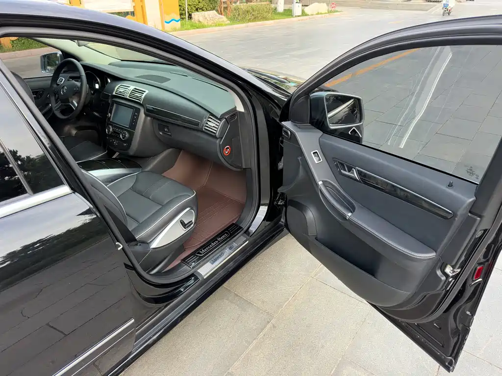 Mercedes-Benz R-Class 2017 — фото 19