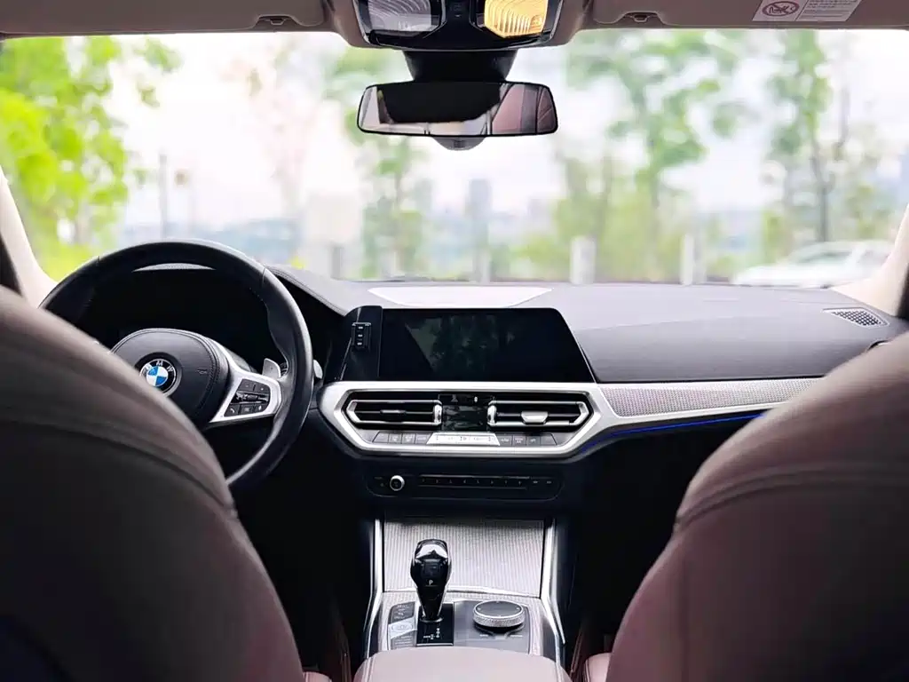 BMW 3 Series 2019 — фото 5