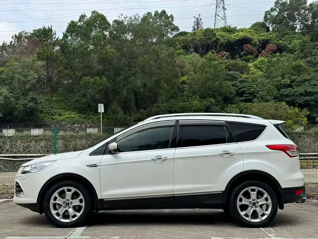 Ford Kuga 2015 — фото 11