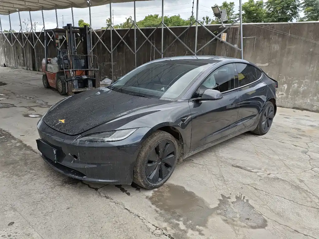 Tesla Model 3 2025 — фото 17
